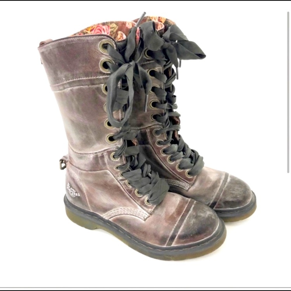 Dr. Martens 1914 Triumph Fold Down tall Boot. 7, fits 8. Pristine. worn twice.